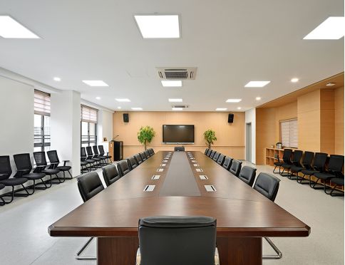 专业会议空间解决方案 武汉红鑫家俱——定制大会议桌与会议服务专家